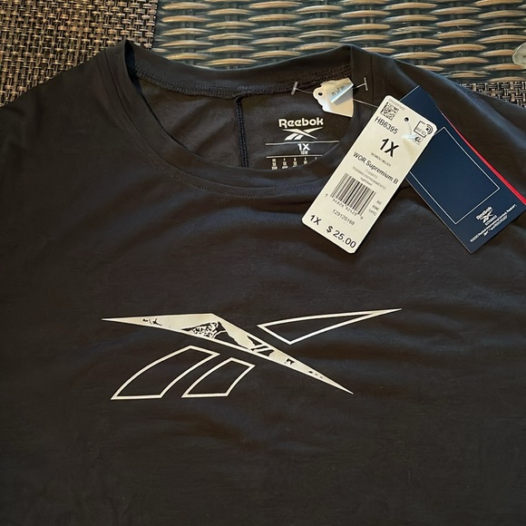 Reebok Tee - Picture 2 of 5